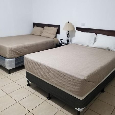 Judys Home - Bed And Breakfast Retalhuleu Zewnętrze zdjęcie